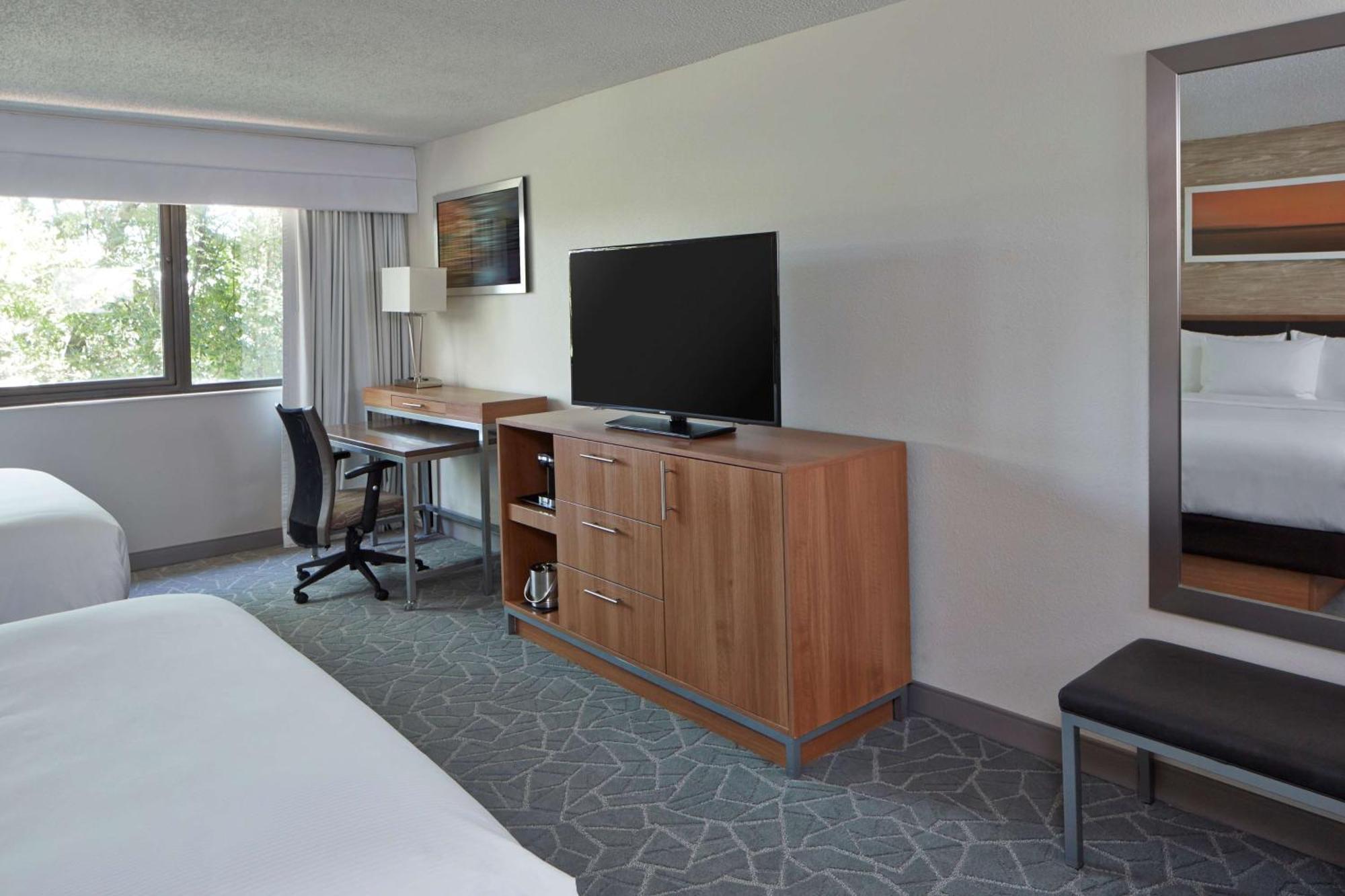 Отель Doubletree By Hilton Atlanta Perimeter Данвуди Экстерьер фото
