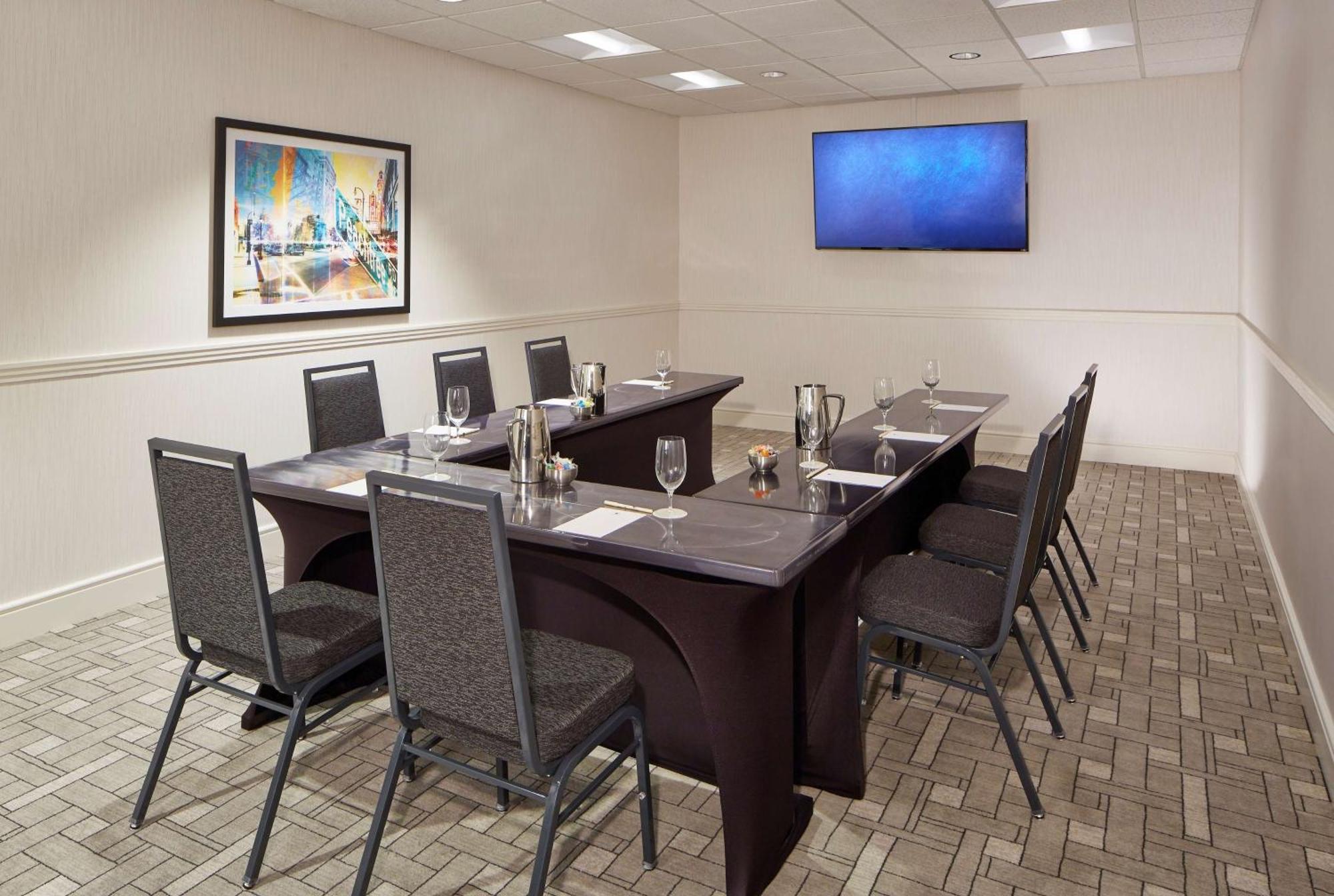 Отель Doubletree By Hilton Atlanta Perimeter Данвуди Экстерьер фото