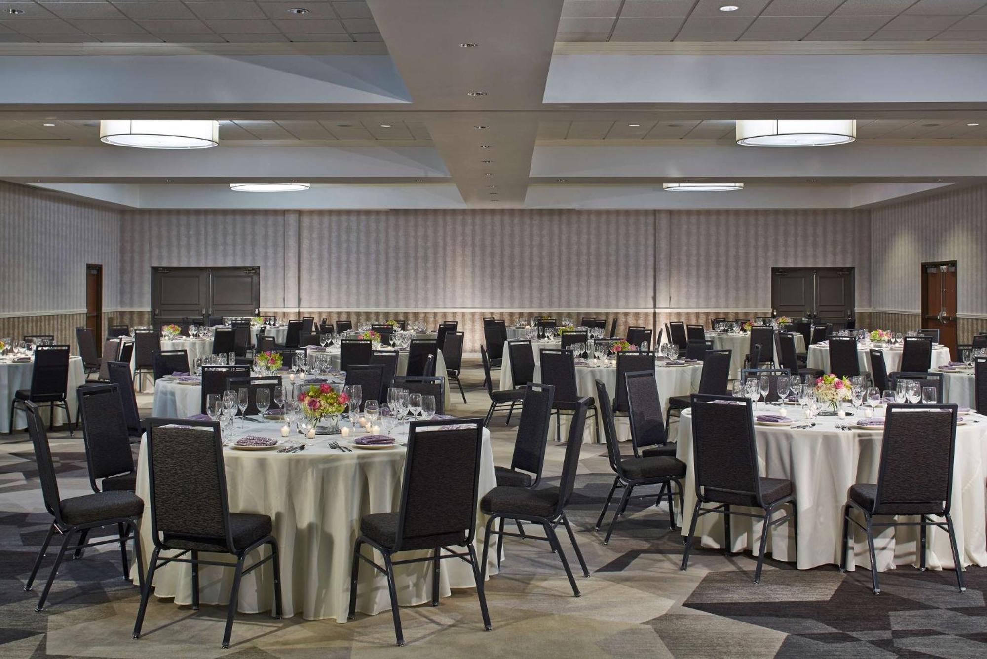 Отель Doubletree By Hilton Atlanta Perimeter Данвуди Экстерьер фото