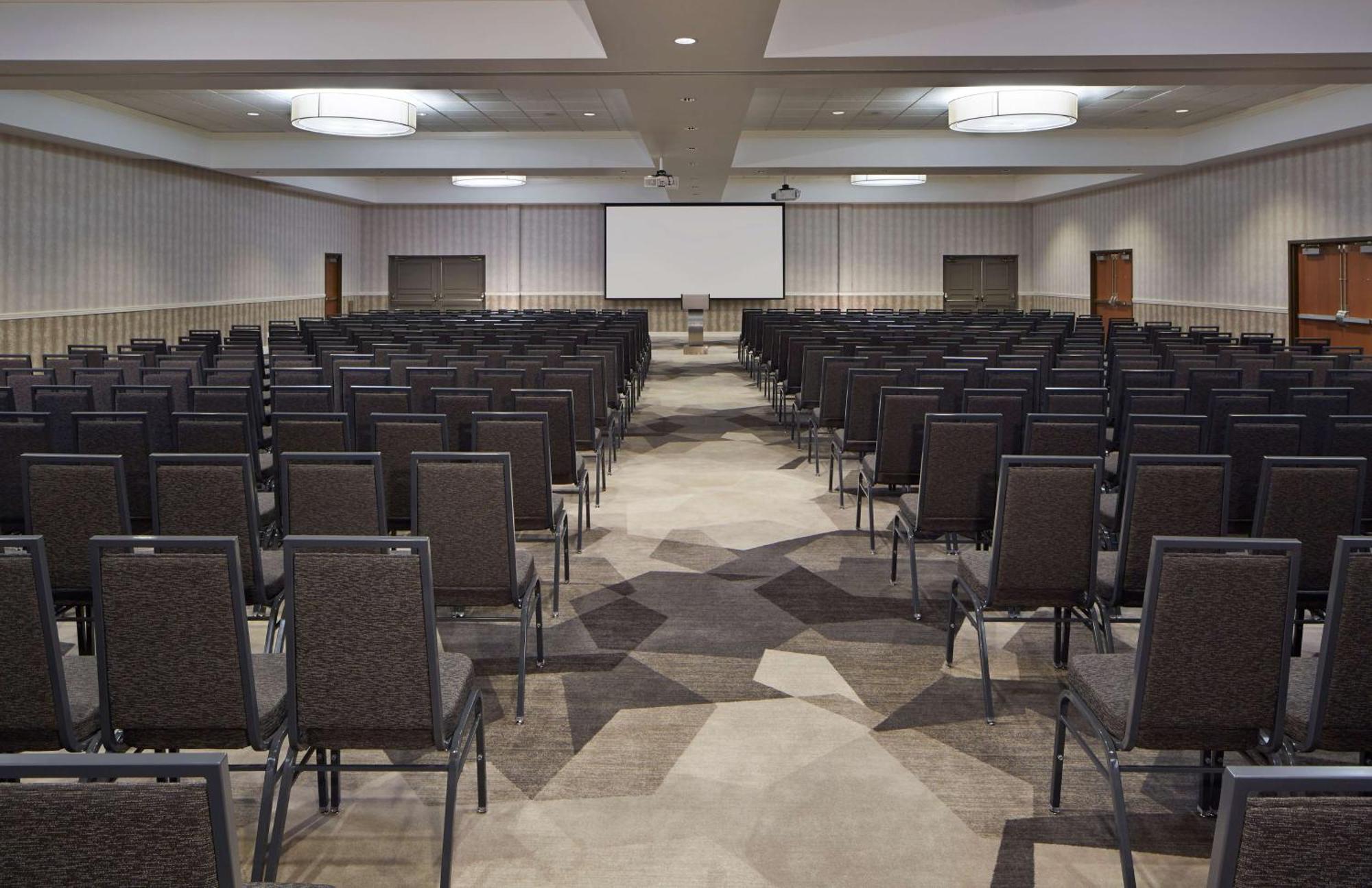 Отель Doubletree By Hilton Atlanta Perimeter Данвуди Экстерьер фото