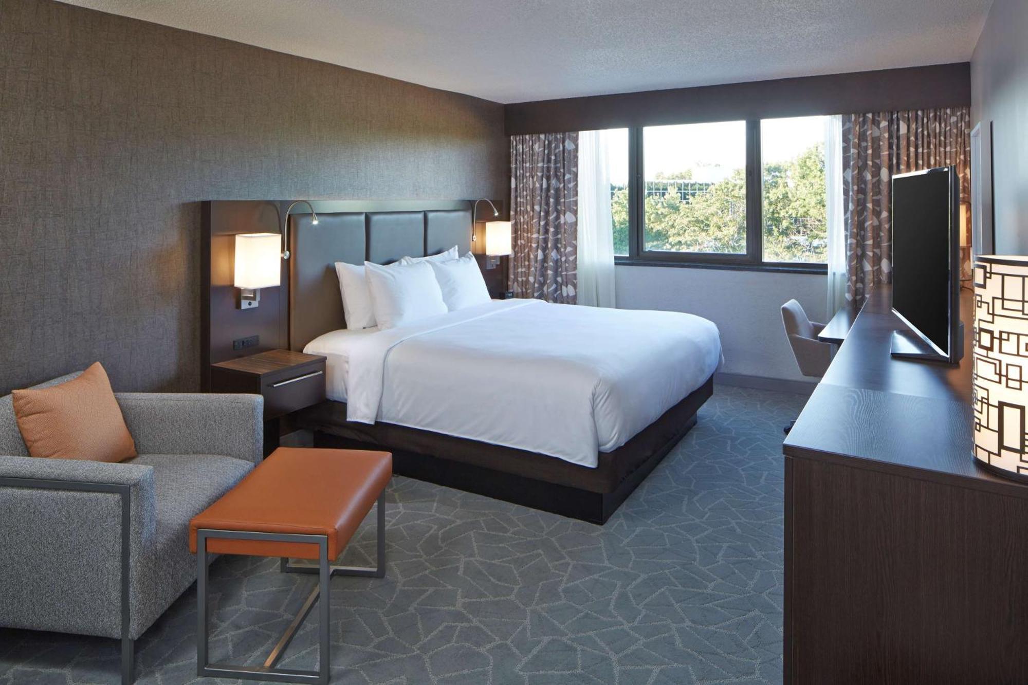 Отель Doubletree By Hilton Atlanta Perimeter Данвуди Экстерьер фото