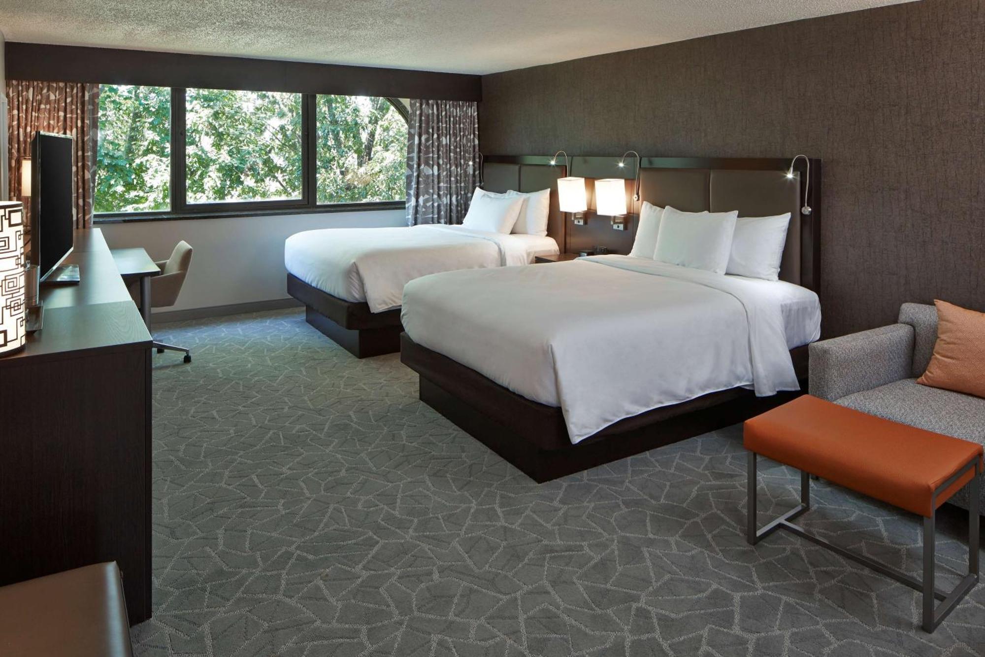 Отель Doubletree By Hilton Atlanta Perimeter Данвуди Экстерьер фото