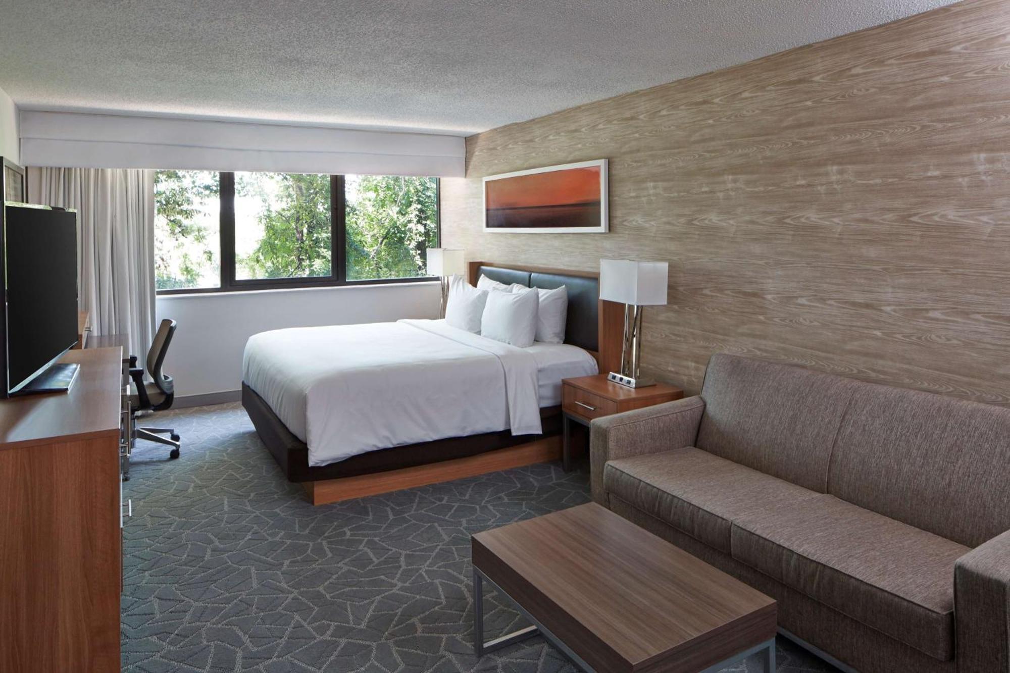 Отель Doubletree By Hilton Atlanta Perimeter Данвуди Экстерьер фото