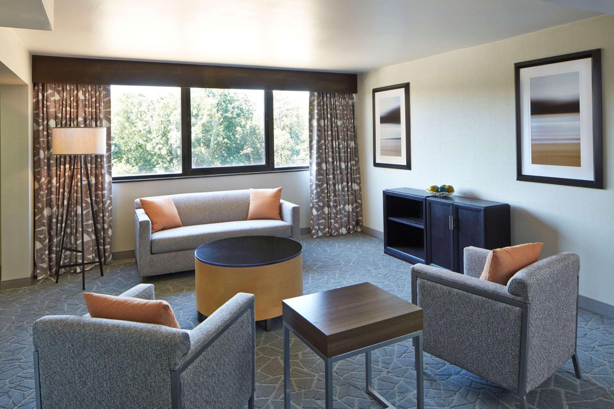 Отель Doubletree By Hilton Atlanta Perimeter Данвуди Экстерьер фото