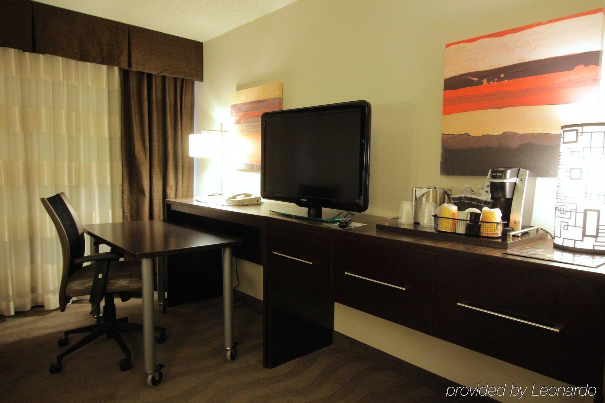 Отель Doubletree By Hilton Atlanta Perimeter Данвуди Экстерьер фото