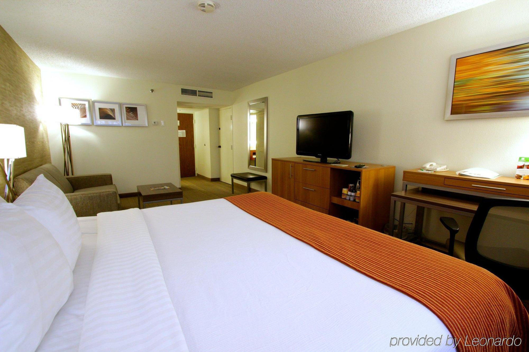 Отель Doubletree By Hilton Atlanta Perimeter Данвуди Экстерьер фото