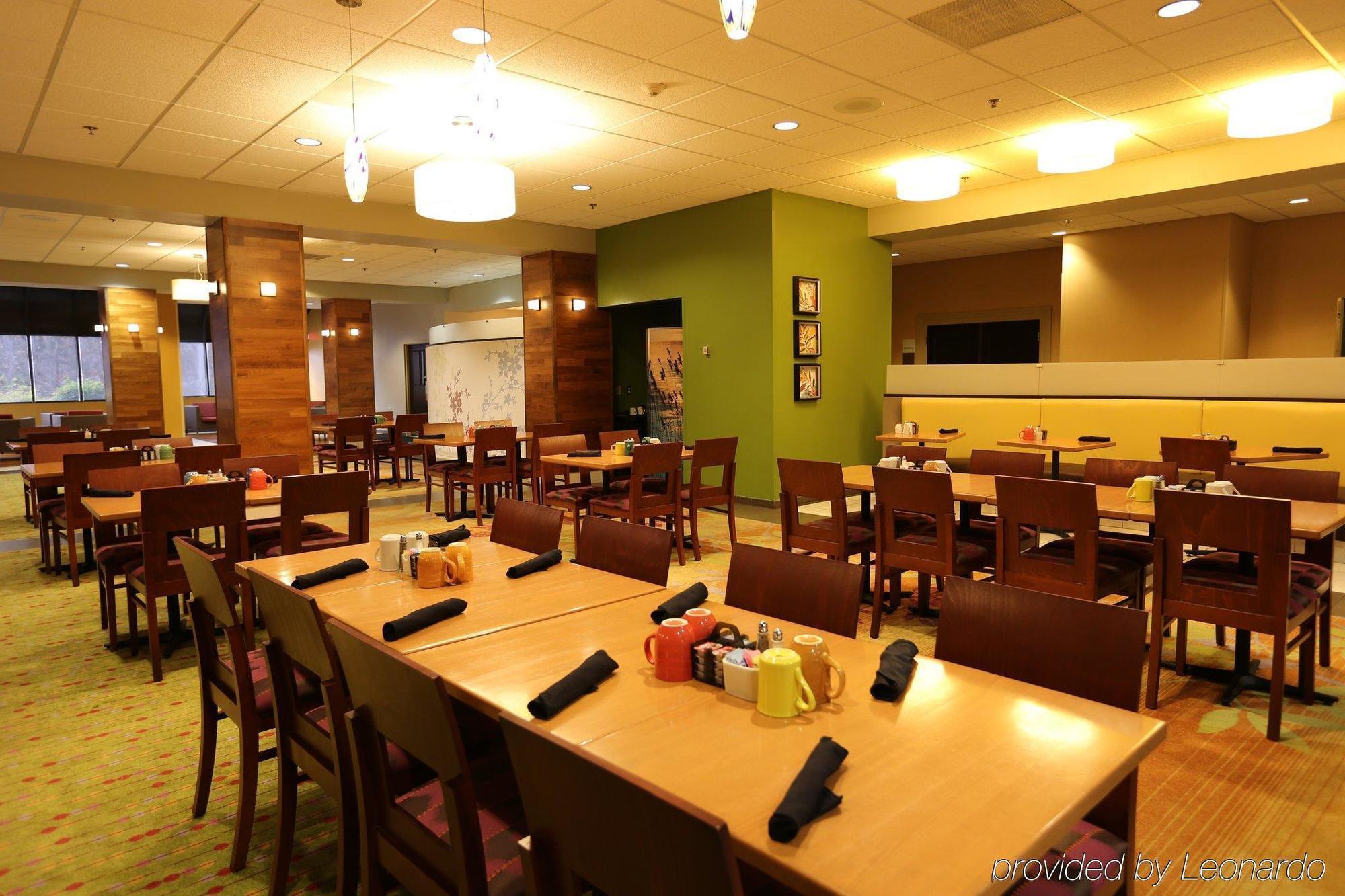 Отель Doubletree By Hilton Atlanta Perimeter Данвуди Экстерьер фото
